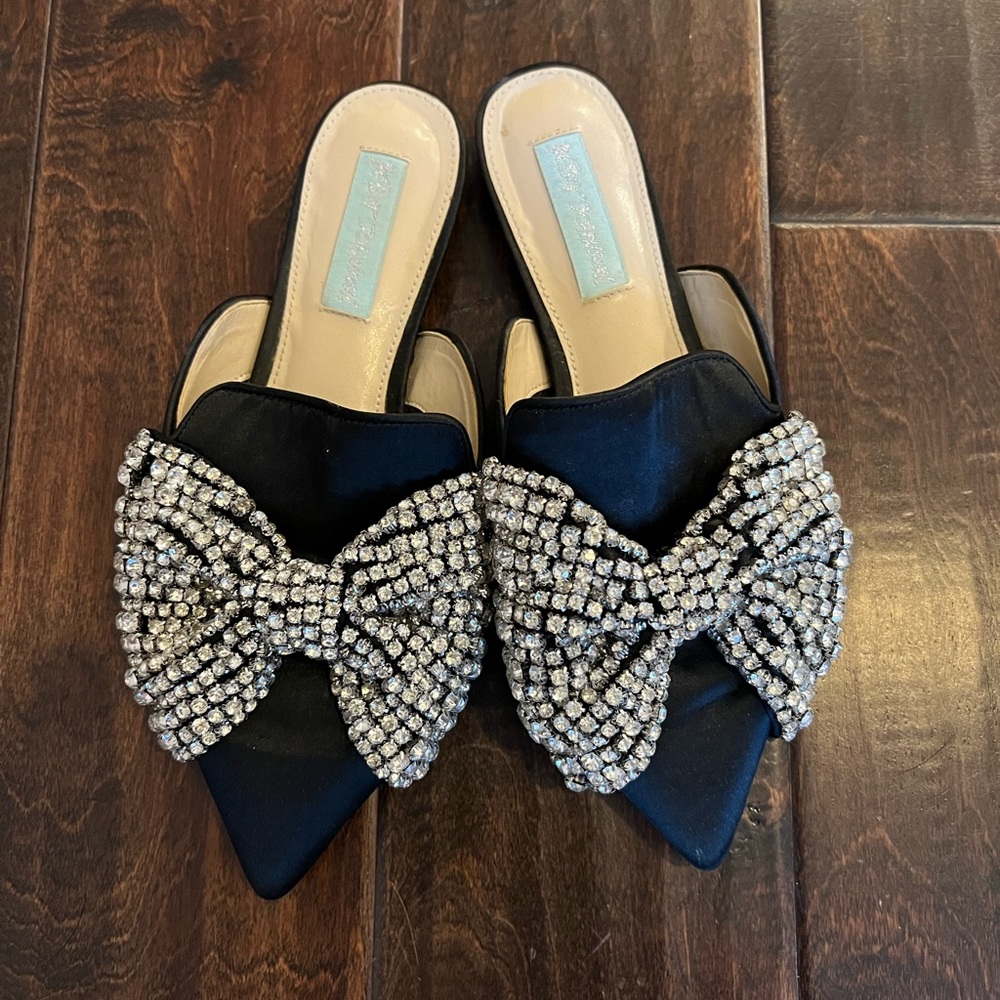 Betsey Johnson Rhinestone Bow Detail Satin Flat Sandals Size 5.5